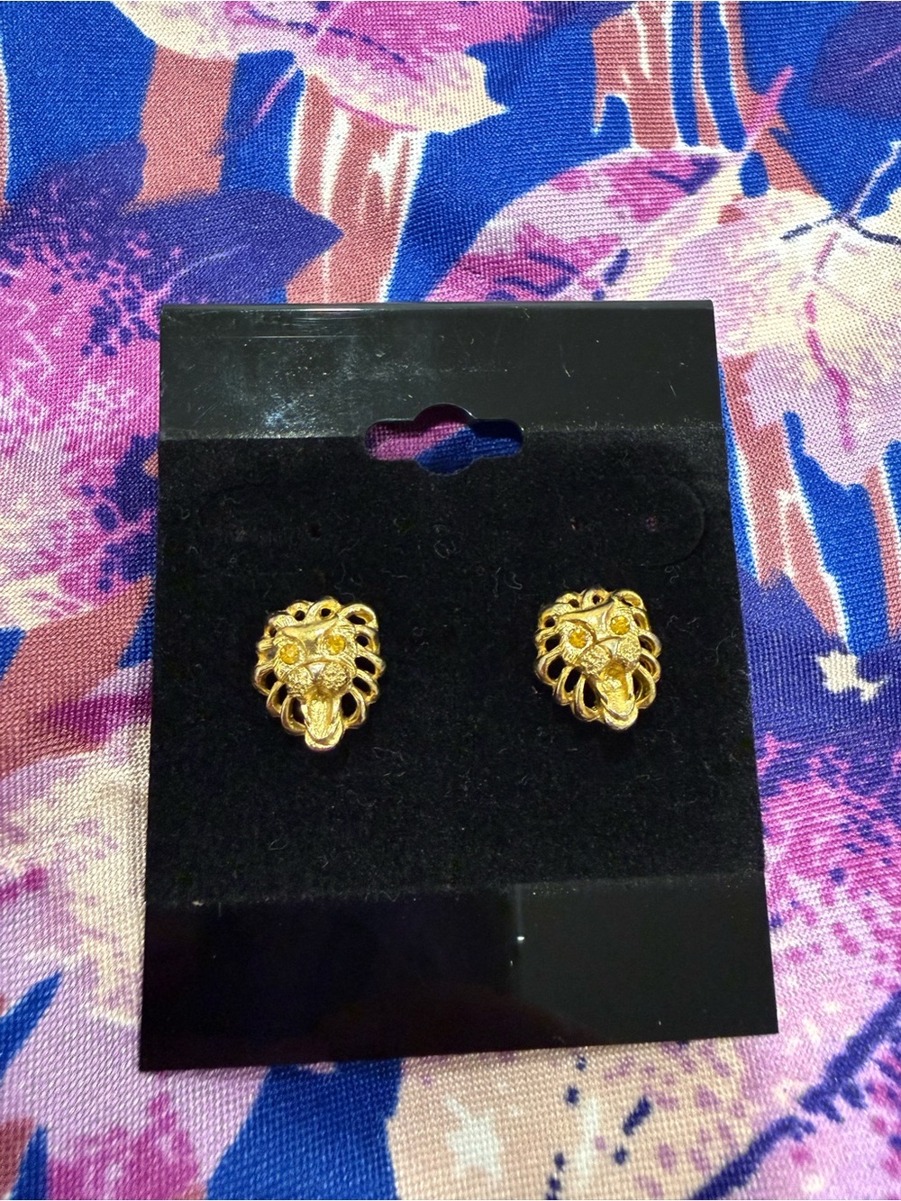 Vintage Gold-Tone Lion Head Pierced Earrings 🦁✨